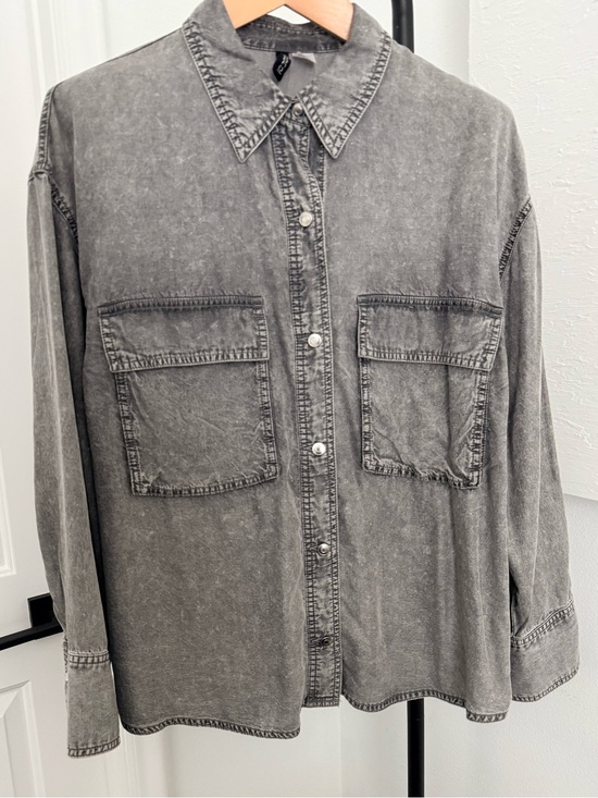 H&M Tops - H&M Women’s Oversized Mineral Wash Gray Button-Front Top. Light-weight